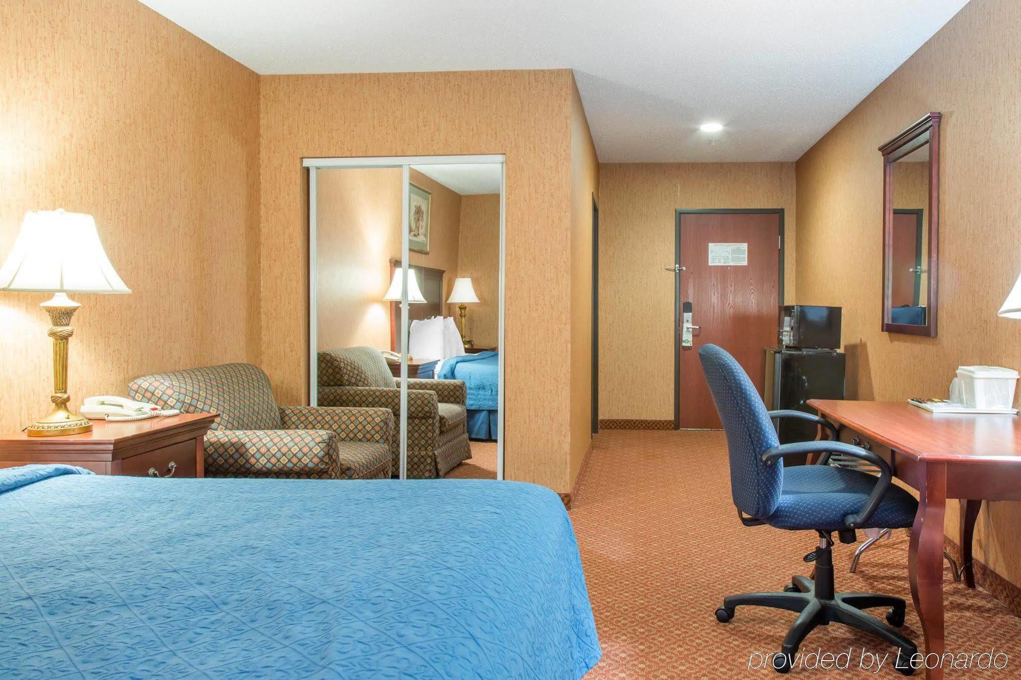 Quality Inn & Suites מרידן מראה חיצוני תמונה